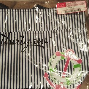 Thermal tote with short handles